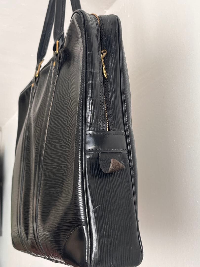 LOUIS VUITTONルイヴィトン エピ ポルトドキュマン・ヴォワヤージュ