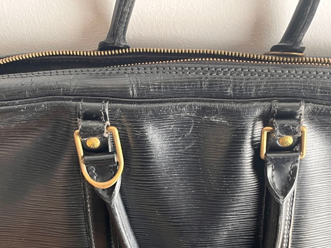 LOUIS VUITTONルイヴィトン エピ ポルトドキュマン・ヴォワヤージュ