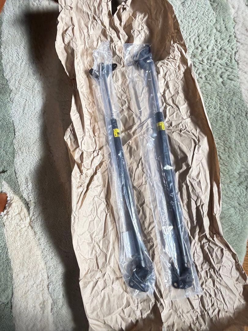 トヨタ純正流用　ハイエース200型 リアゲートダンパー