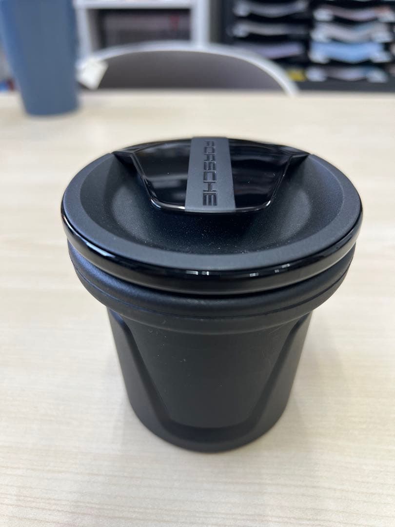 Porsche カイエンクーペ ブラック新品丸型灰皿