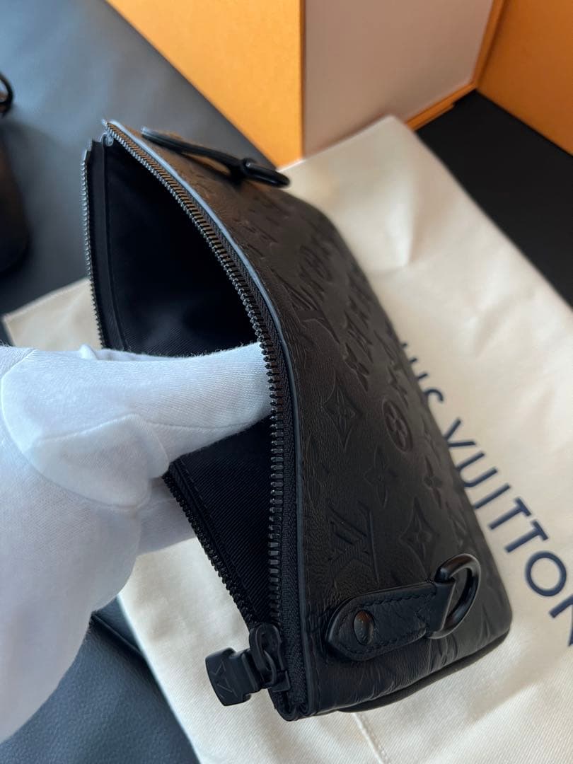 新品同様◎ルイヴィトン トリオ•メッセンジャー モノグラム・シャドウM46602