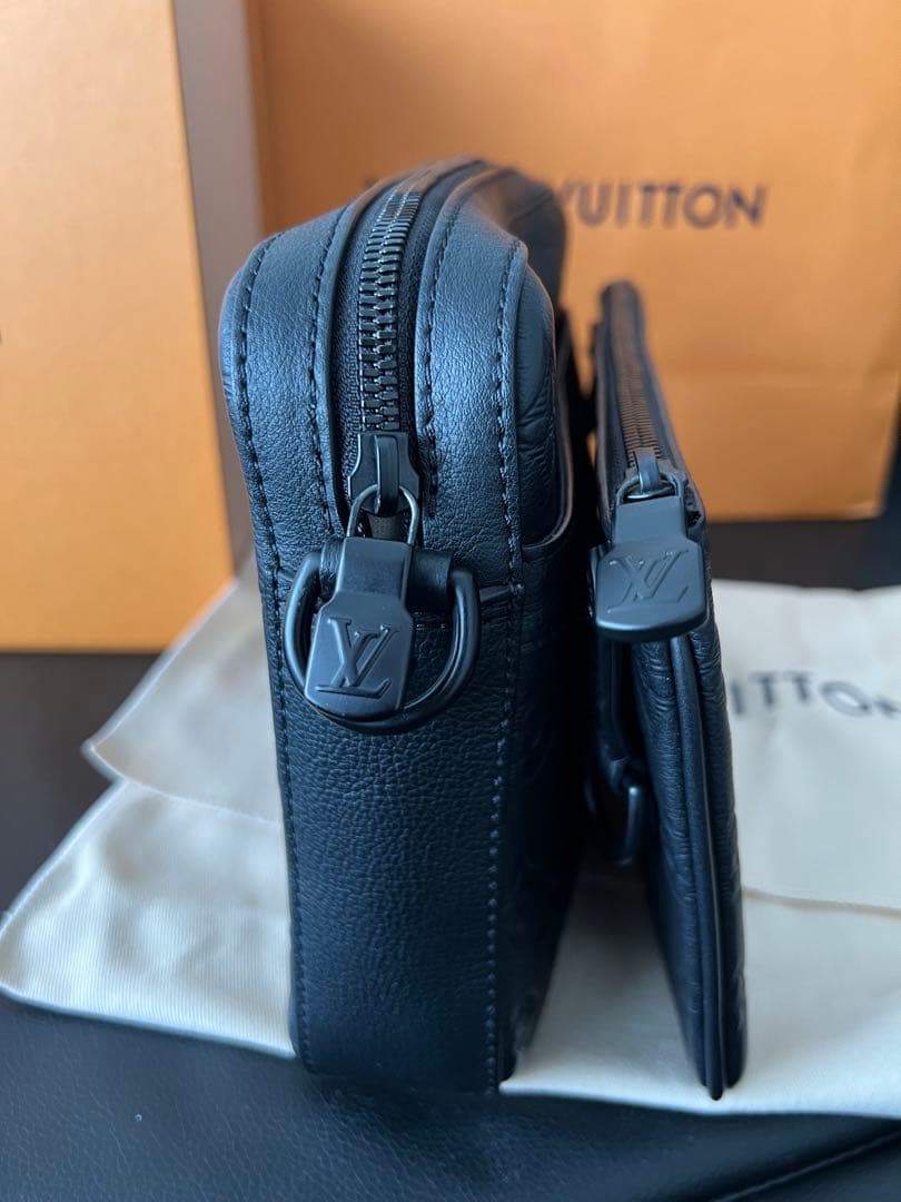 新品同様◎ルイヴィトン トリオ•メッセンジャー モノグラム・シャドウM46602