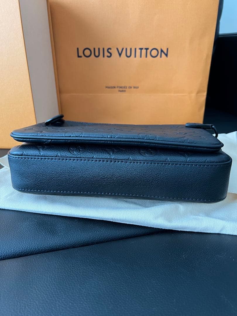 新品同様◎ルイヴィトン トリオ•メッセンジャー モノグラム・シャドウM46602