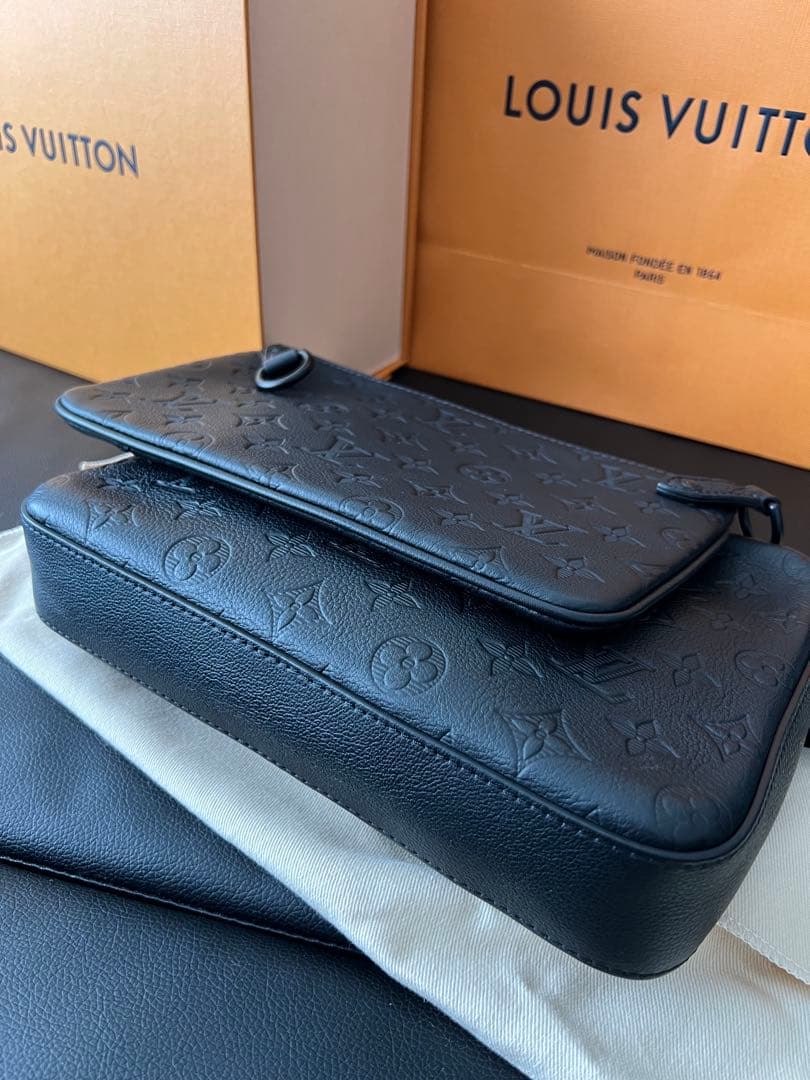 新品同様◎ルイヴィトン トリオ•メッセンジャー モノグラム・シャドウM46602