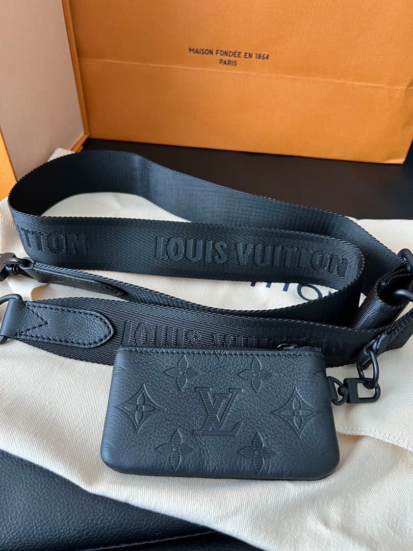 新品同様◎ルイヴィトン トリオ•メッセンジャー モノグラム・シャドウM46602