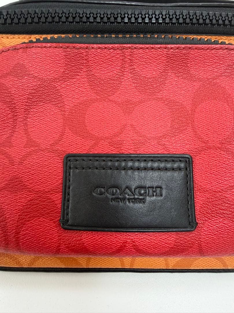 COACH ボディバッグ・ウエストポーチ オレンジと赤