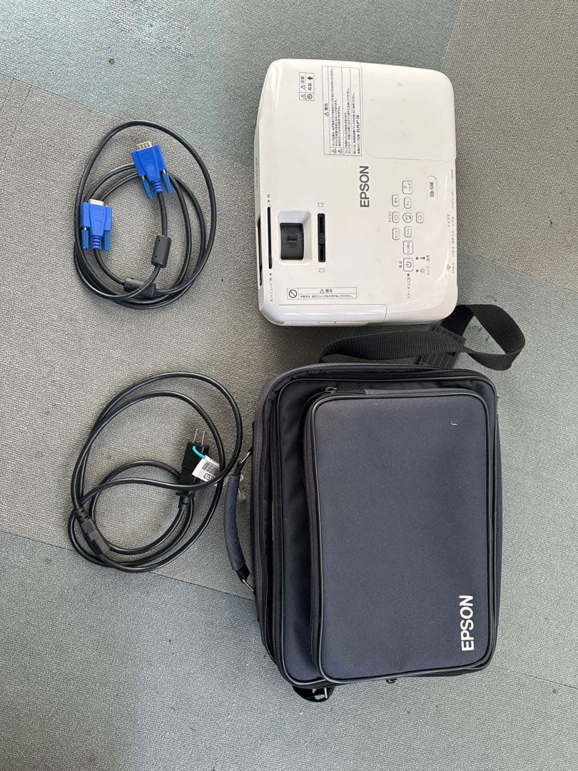 EPSON EB-S18 プロジェクター本体 キャリーケース付き