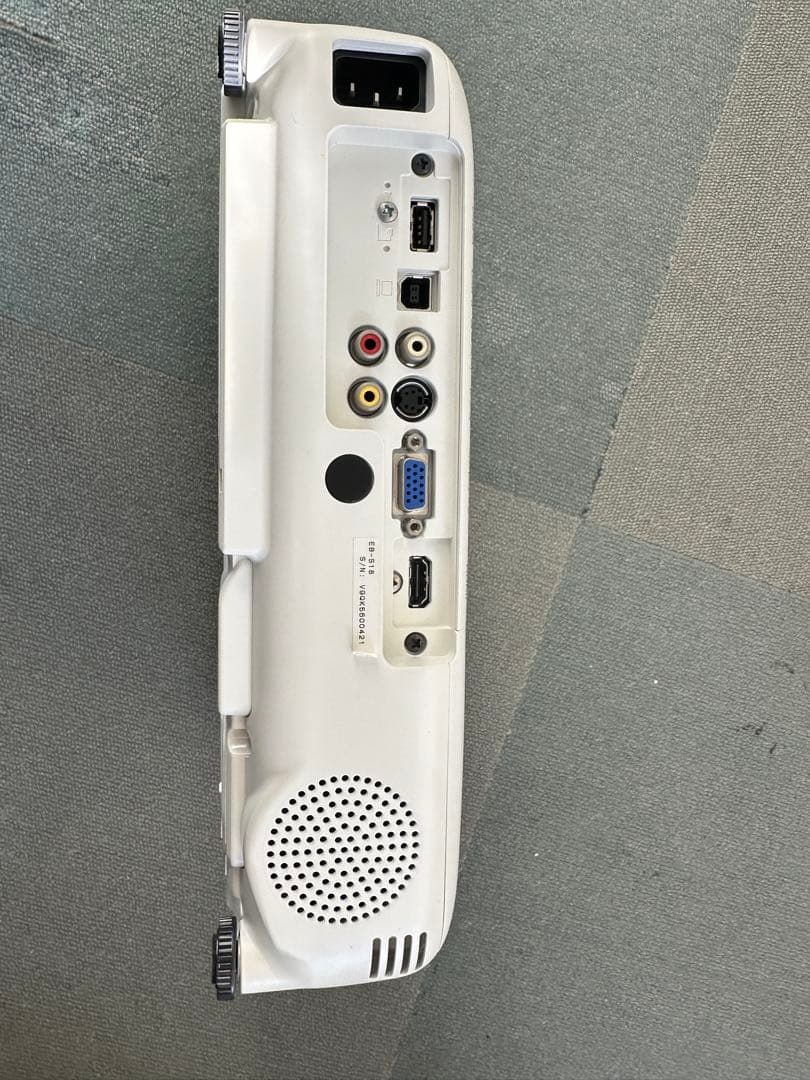 EPSON EB-S18 プロジェクター本体 キャリーケース付き