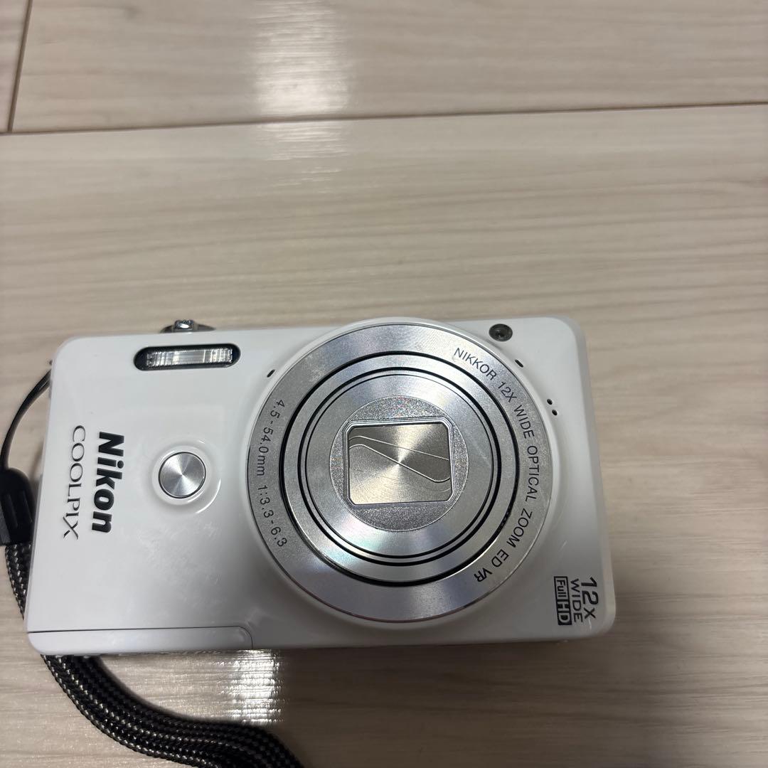 Nikon coolpix S6900 ホワイト　自撮り　画面タッチ