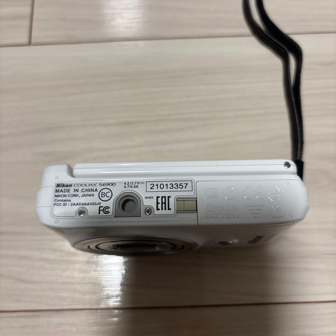 Nikon coolpix S6900 ホワイト　自撮り　画面タッチ