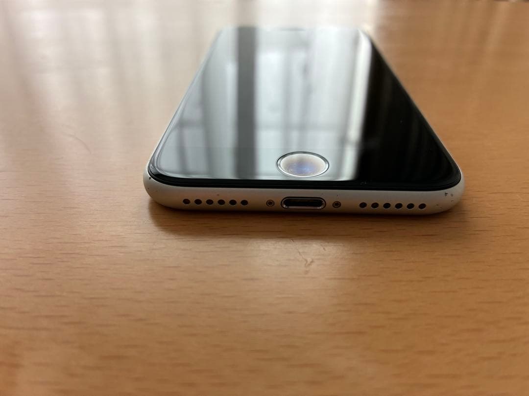 Apple iPhone SE (第2世代) ホワイト本体