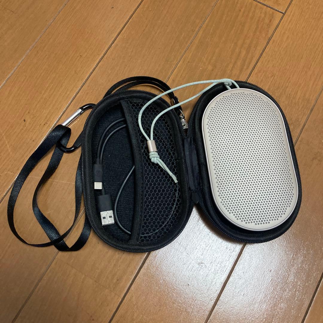 Bang & Olufsen BeoPlay P2（ケースつき）