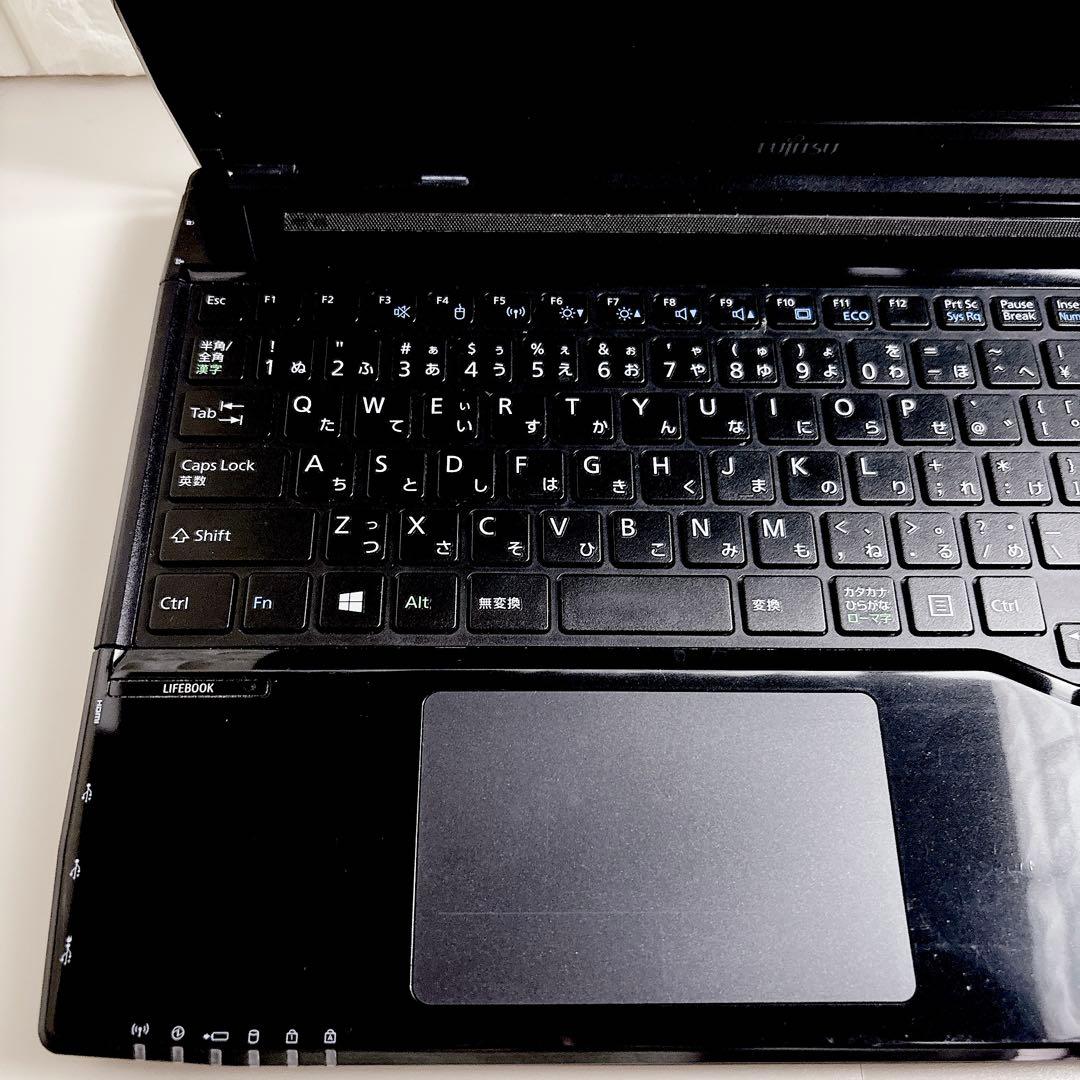 高性能Core i7✨メモリ8GB SSDで快適 カメラ ノートパソコン 富士通