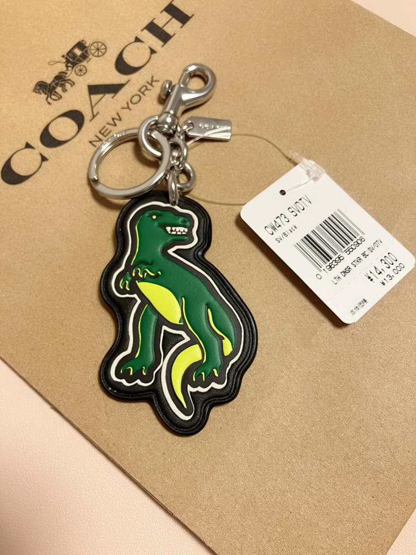 新品coach ダイナソー ステッカー バッグ チャーム