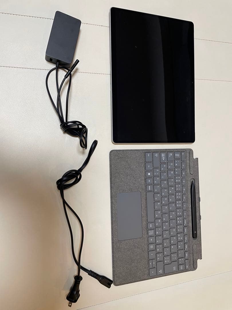 Surface Pro 8 本体 + キーボード + 充電器 + スタイラスペン