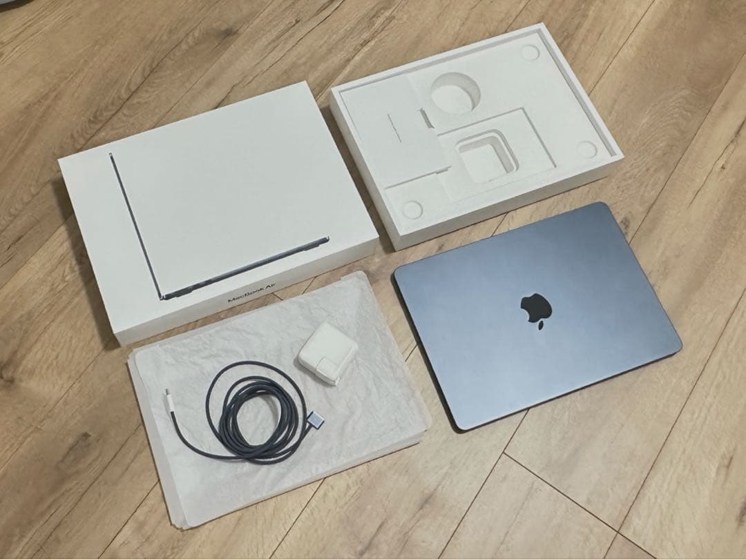 画面割れMacBookAir M2 2022 13.6 8G 256ミッドナイト