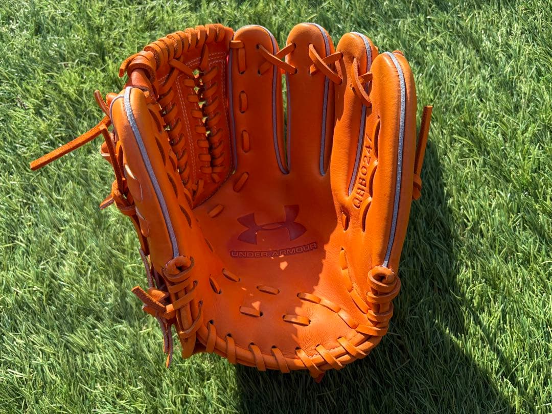 【新品未使用】アンダーアーマー 軟式用グラブ 内野手用 QBB0247