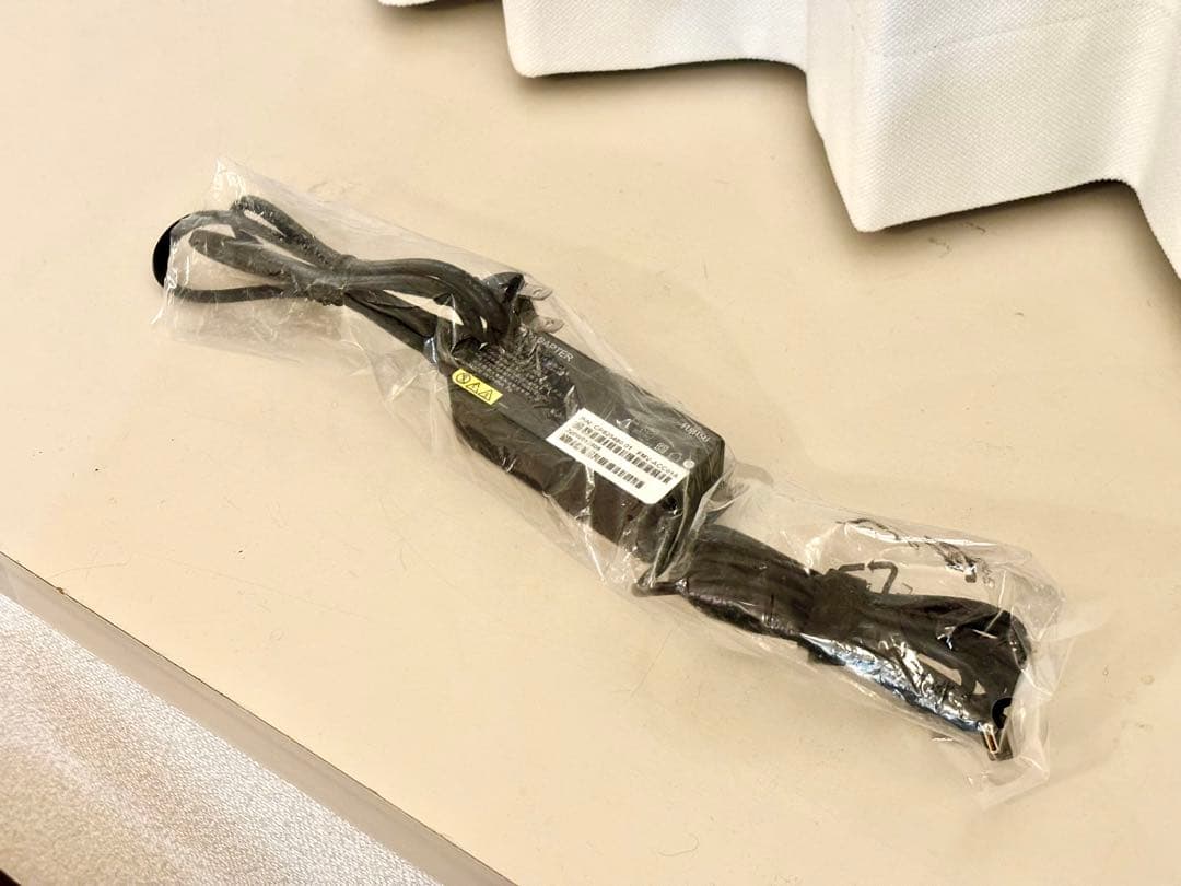 富士通 LIFEBOOK UH-X/H1 超軽量 14インチ 689グラム