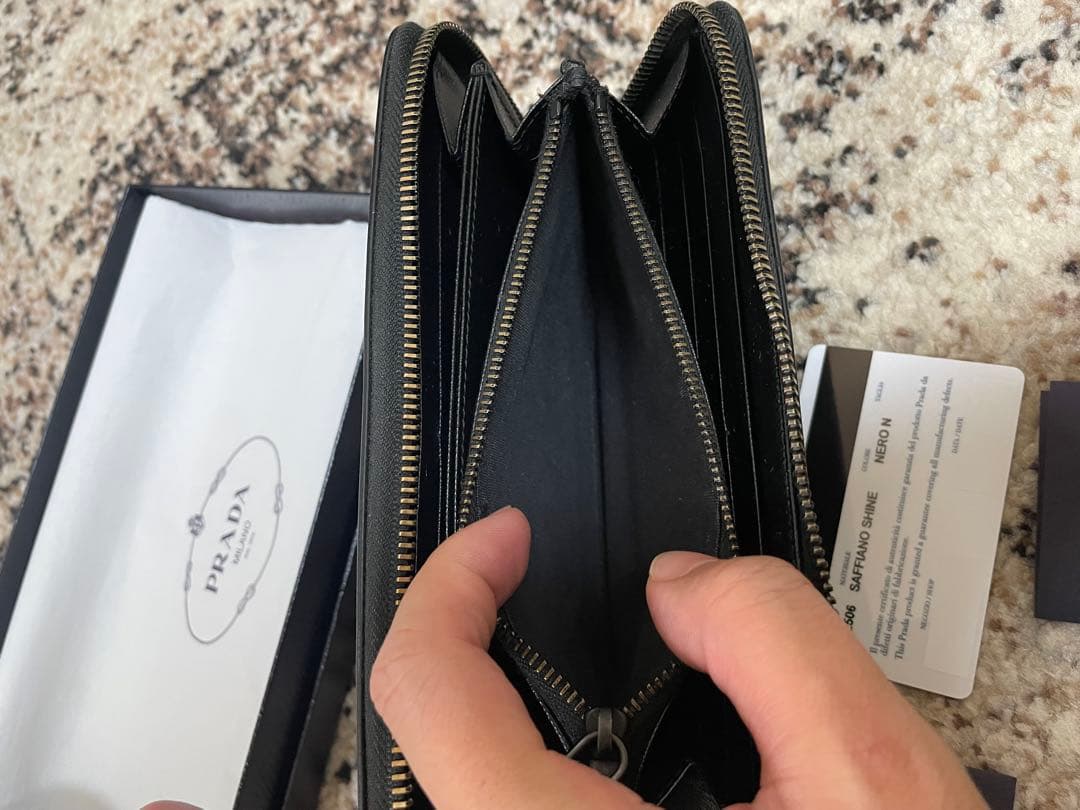 【PRADA/プラダ】ラウンドジップ長財布/ブラック