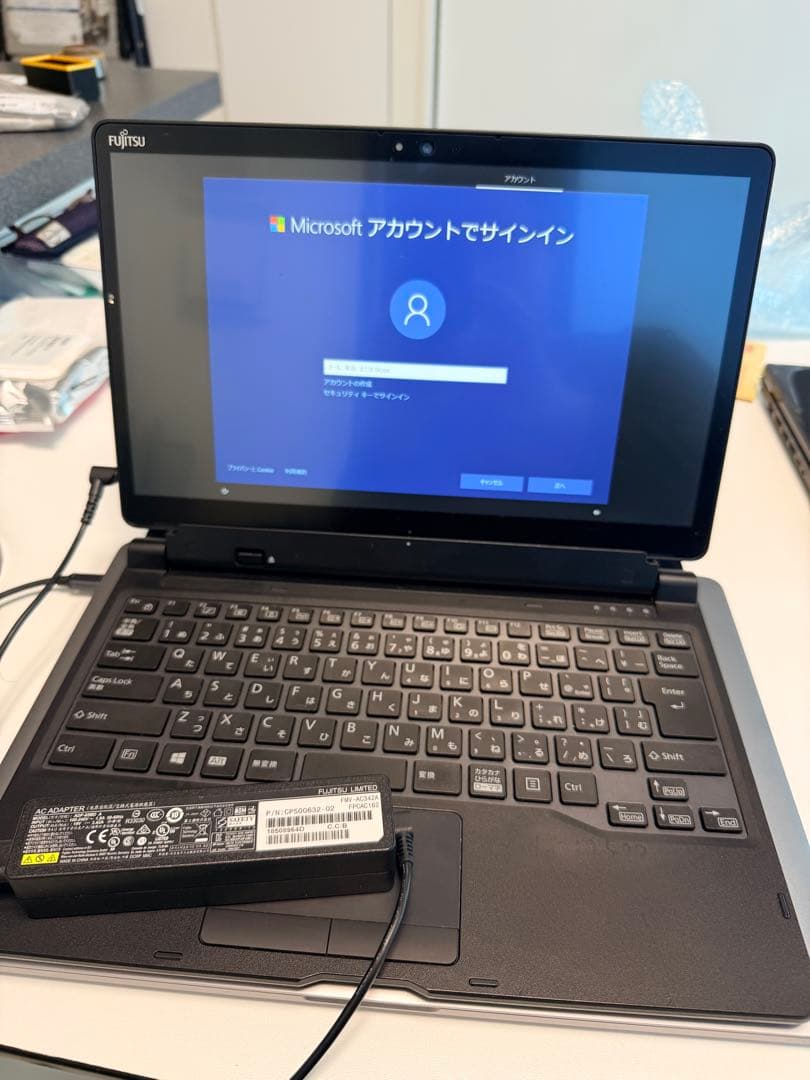 富士通 TAB Q738/SB 2-in-1タブレット 美品　(キーボードなし)