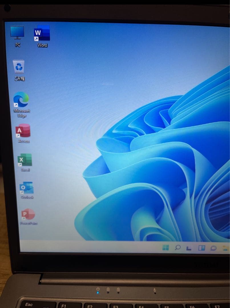 k*8様 14.1インチ Windows11 Office搭載 初期設定済