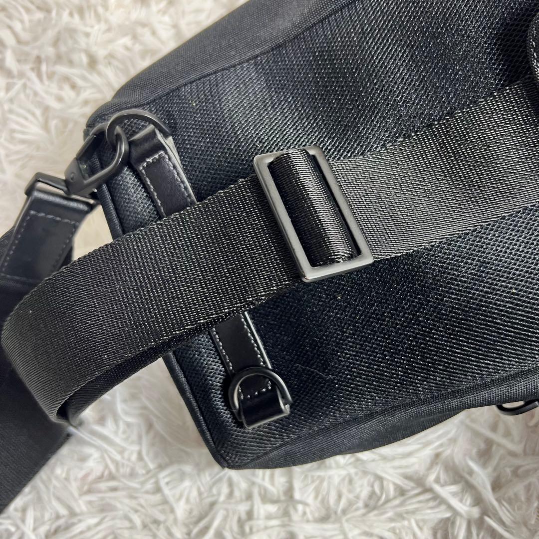 極美品 近年モデル ポールスミス ナイロン×マルチストライプ ボディバッグ 黒