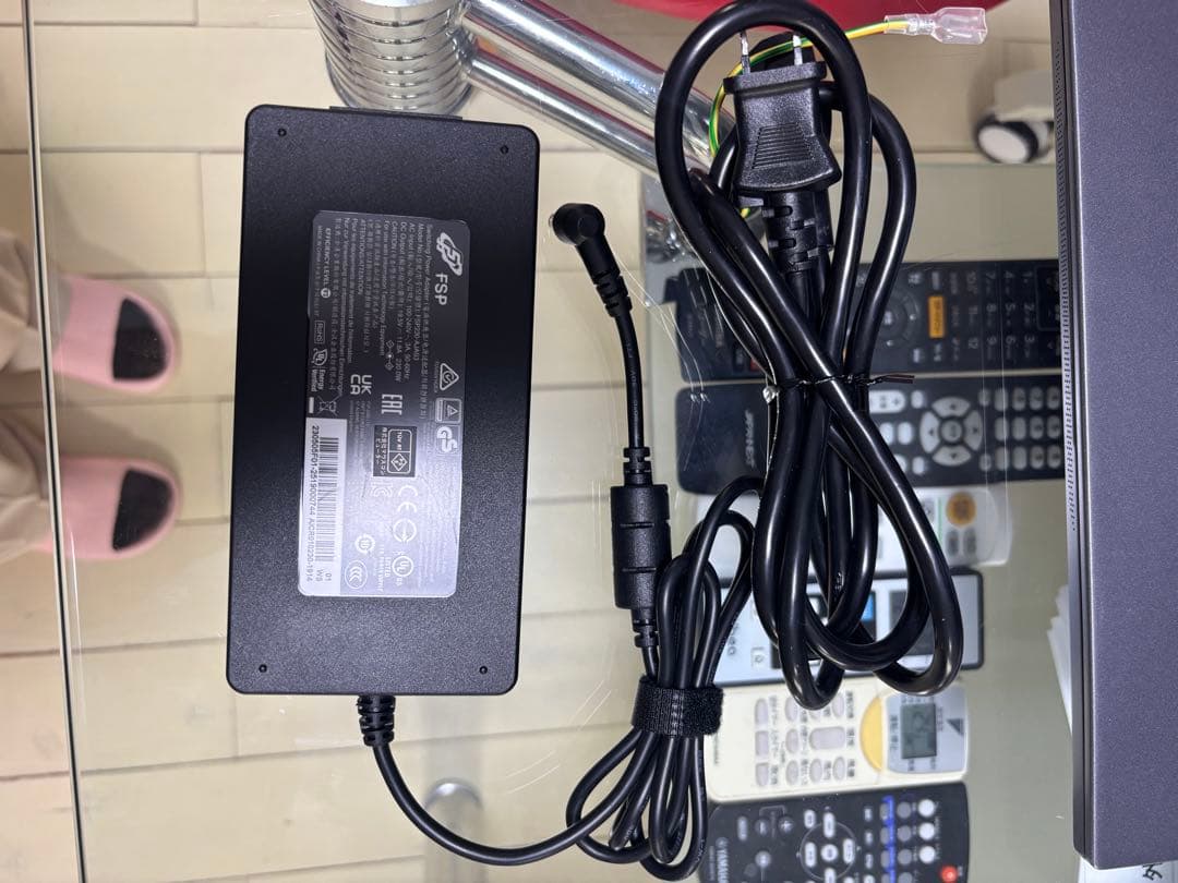 【ジャンク】mouse ノートPC 、充電器2個付き（純正＋互換）