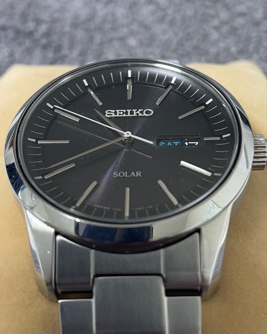 SEIKO 腕時計ソーラー　ブラックダイアル　SBPX063 V158-0AM0