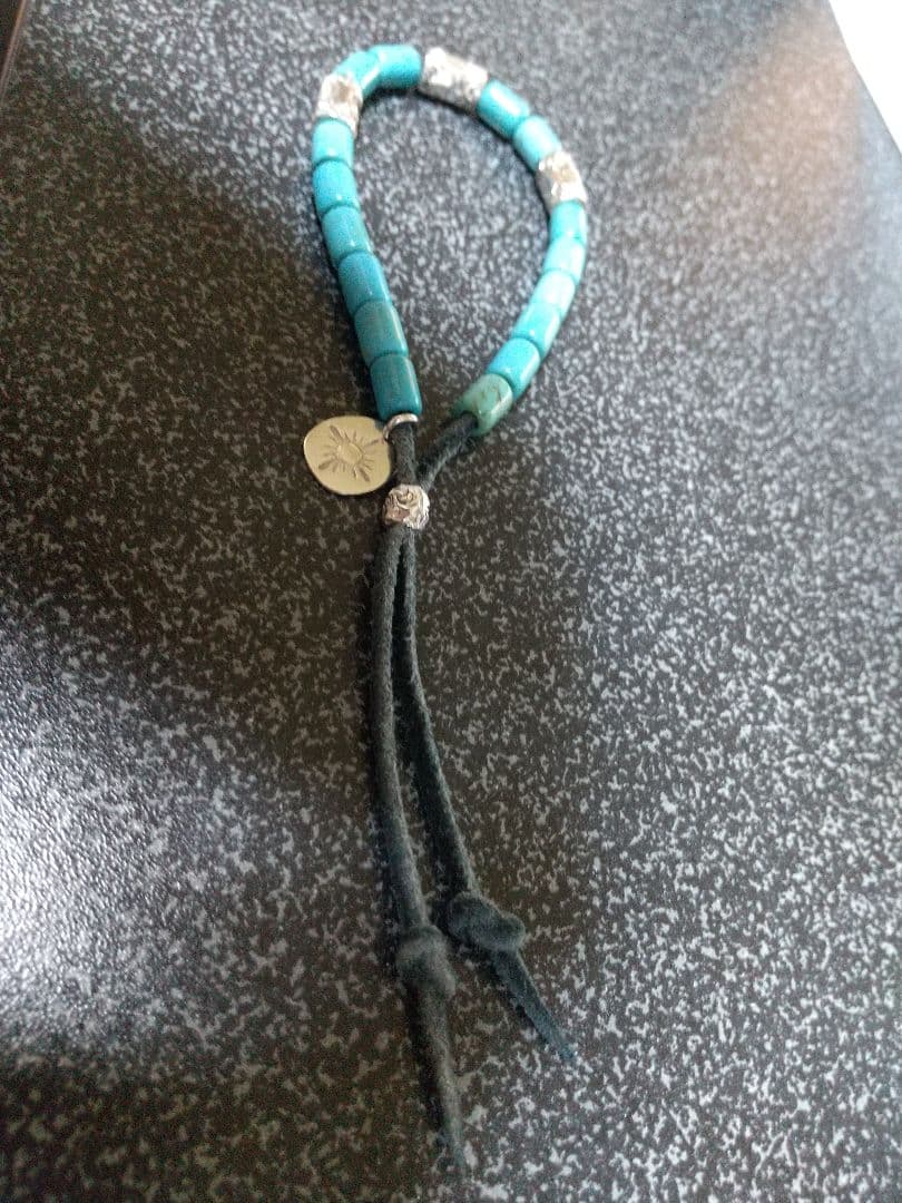 アリゾナフリーダム 筒型ターコイズ ビーズブレス 革紐式 バングル