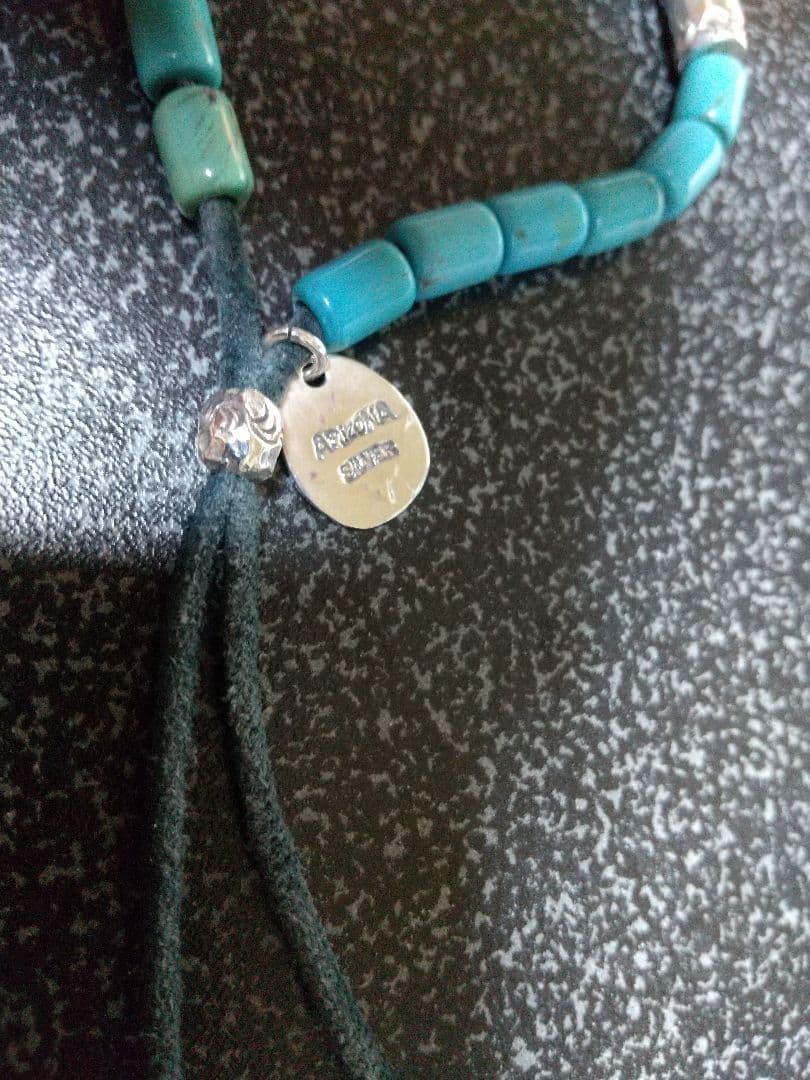 アリゾナフリーダム 筒型ターコイズ ビーズブレス 革紐式 バングル
