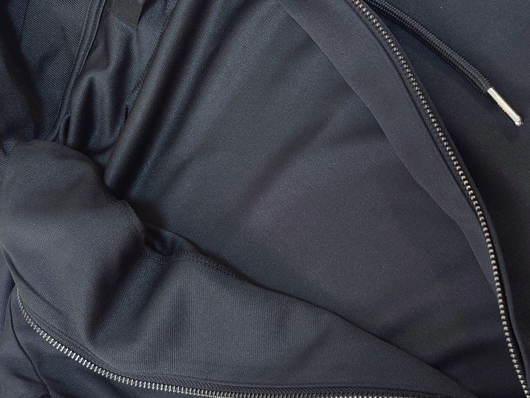 新品XXLサイズ セットアップ ラインロゴ ウノピゥウノウグァーレトレリラックス