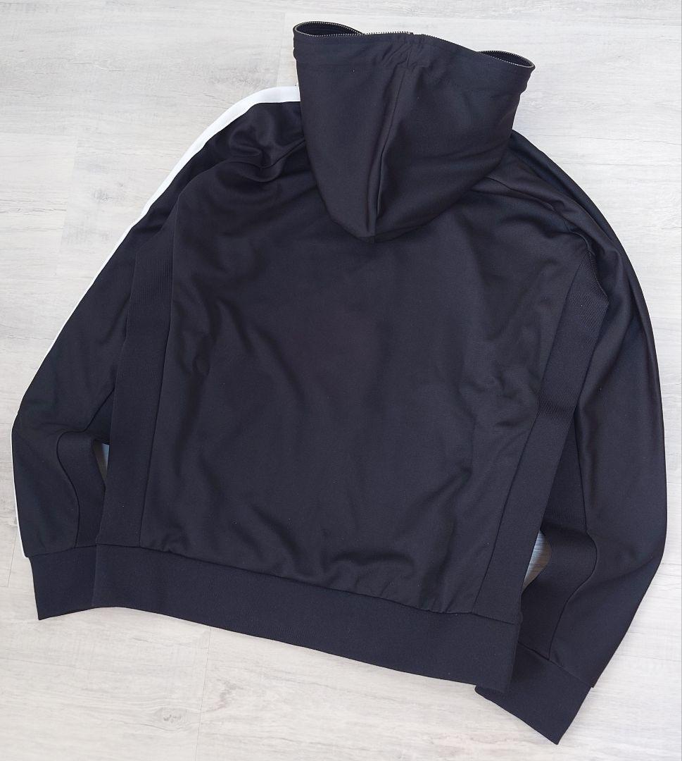 新品XXLサイズ セットアップ ラインロゴ ウノピゥウノウグァーレトレリラックス