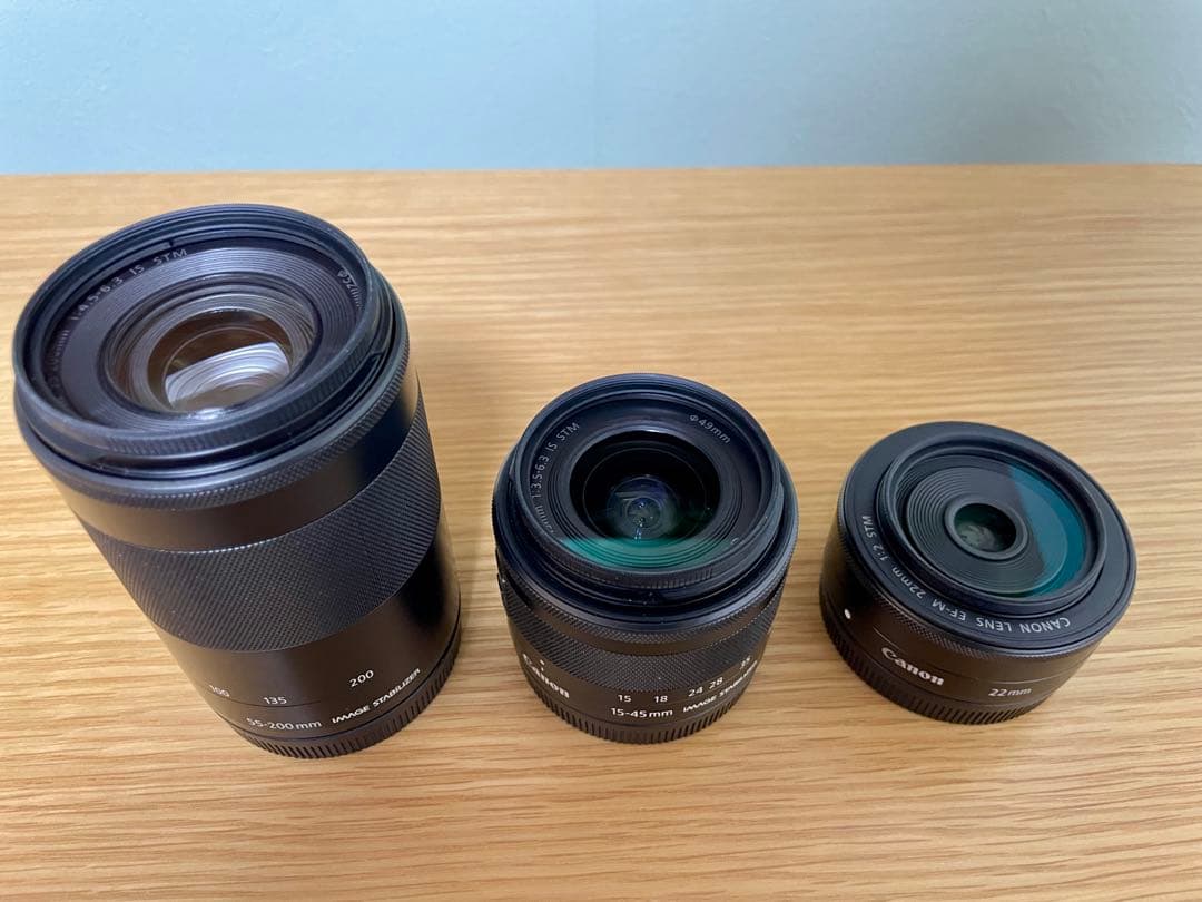 Canon EOS Kiss M ダブルズームキット22mmレンズ付