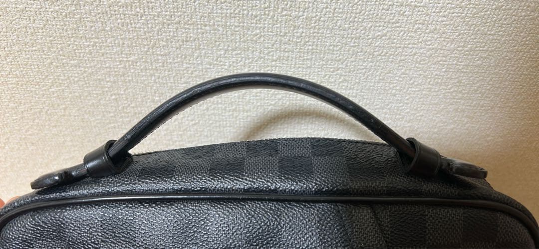 美品 ルイヴィトン ダミエ　グラフィット アンブレール ボディバッグ バム