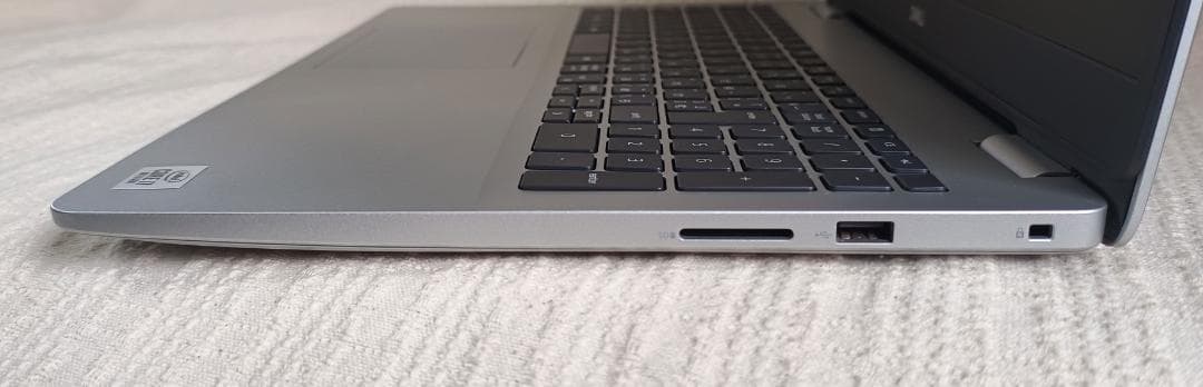 DELL Inspiron 5593 第10世代corei7搭載 ①