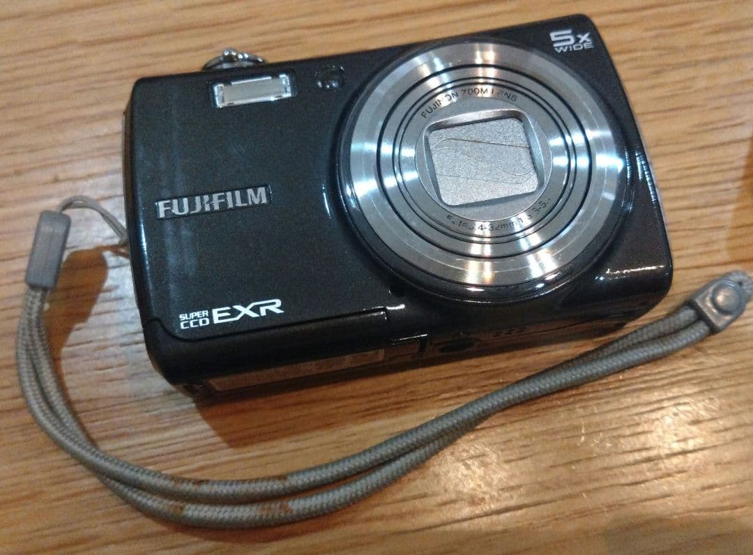 フジフィルム　FUJIFILM FinePix F200EXR ブラック