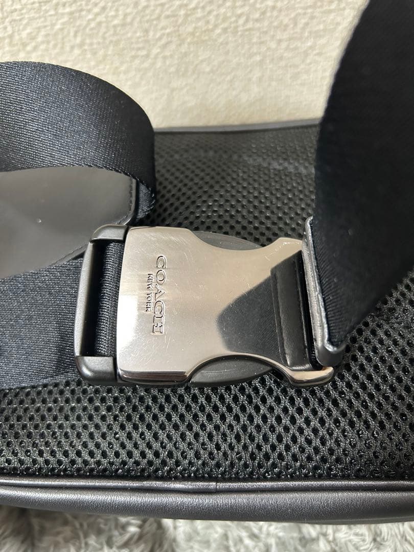 Miyuki COACH ブラック レザーボディバッグ