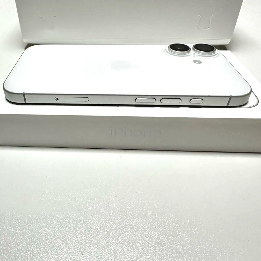 【極美品】iPhone 16 256GB ホワイト SIMフリー