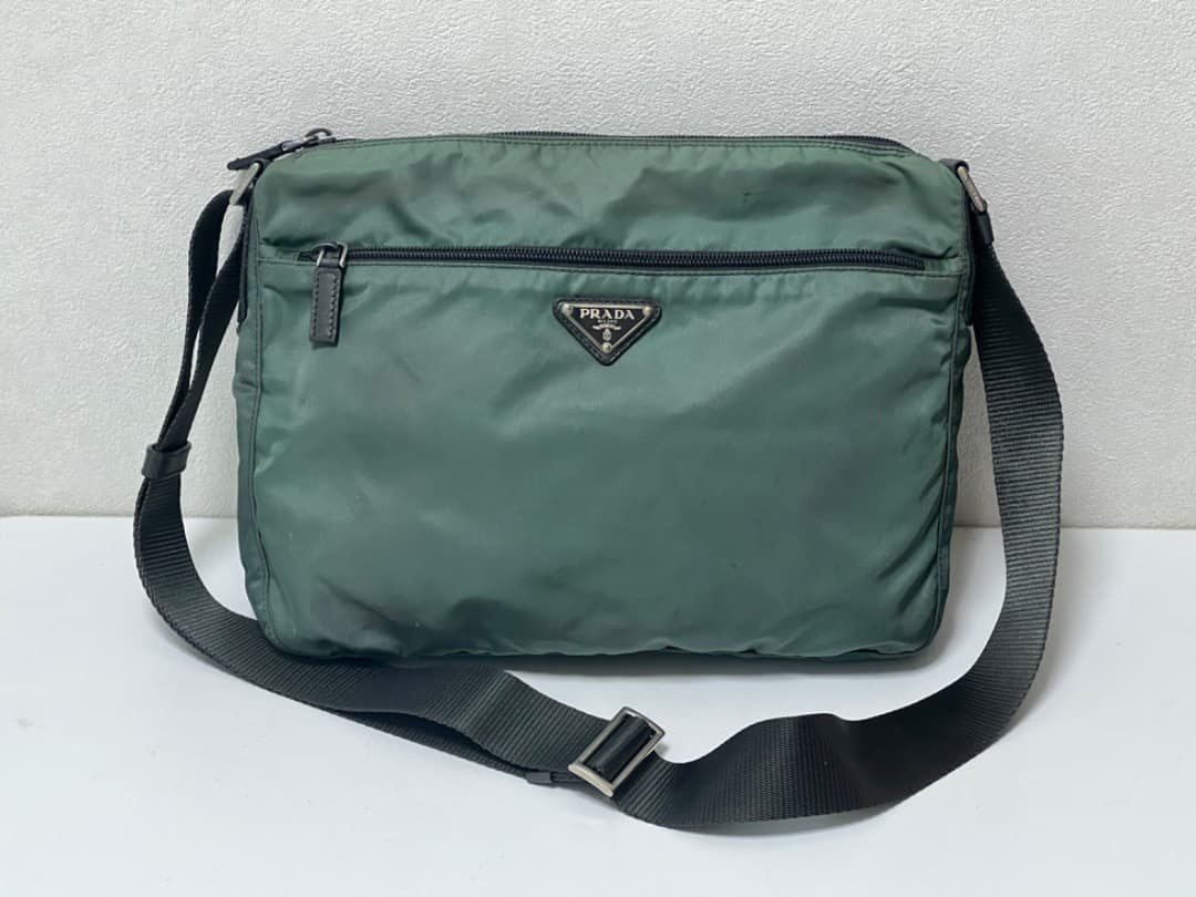 PRADA プラダ 斜め掛け ショルダーバッグ 三角ロゴプレート