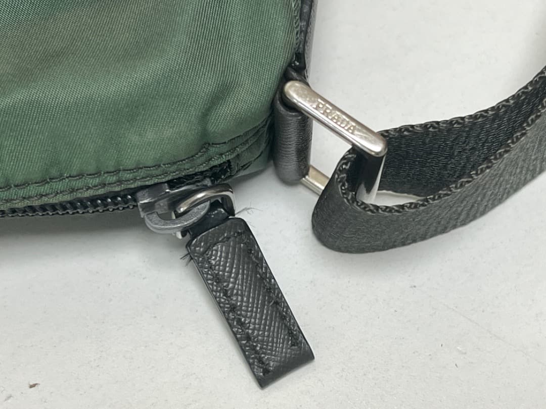 PRADA プラダ 斜め掛け ショルダーバッグ 三角ロゴプレート