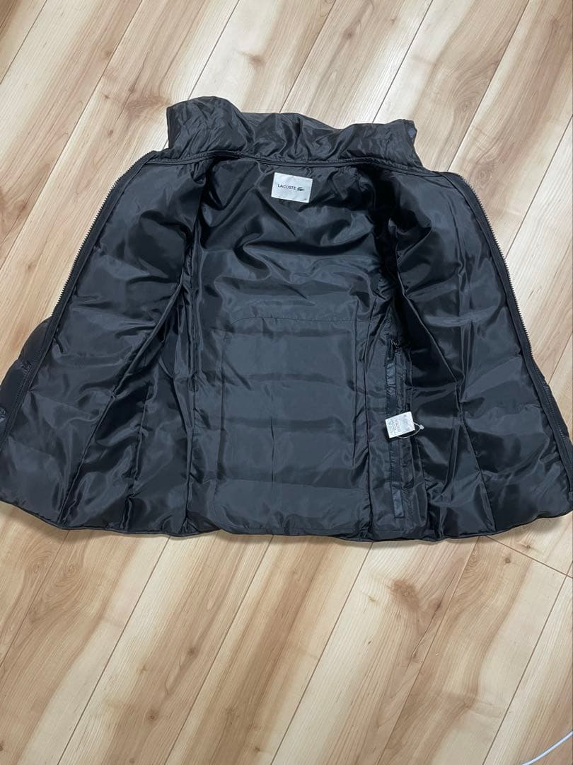 【びらページ】LACOSTE フード付き ブラックダウンジャケット