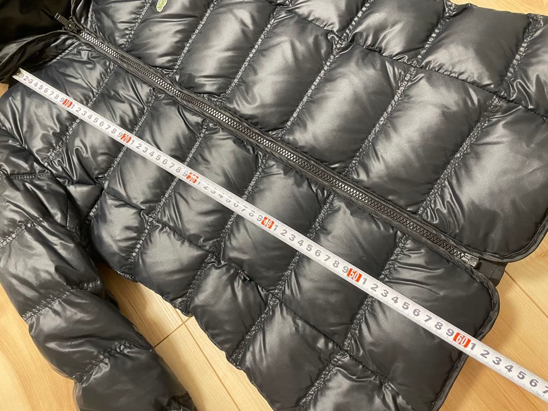 【びらページ】LACOSTE フード付き ブラックダウンジャケット