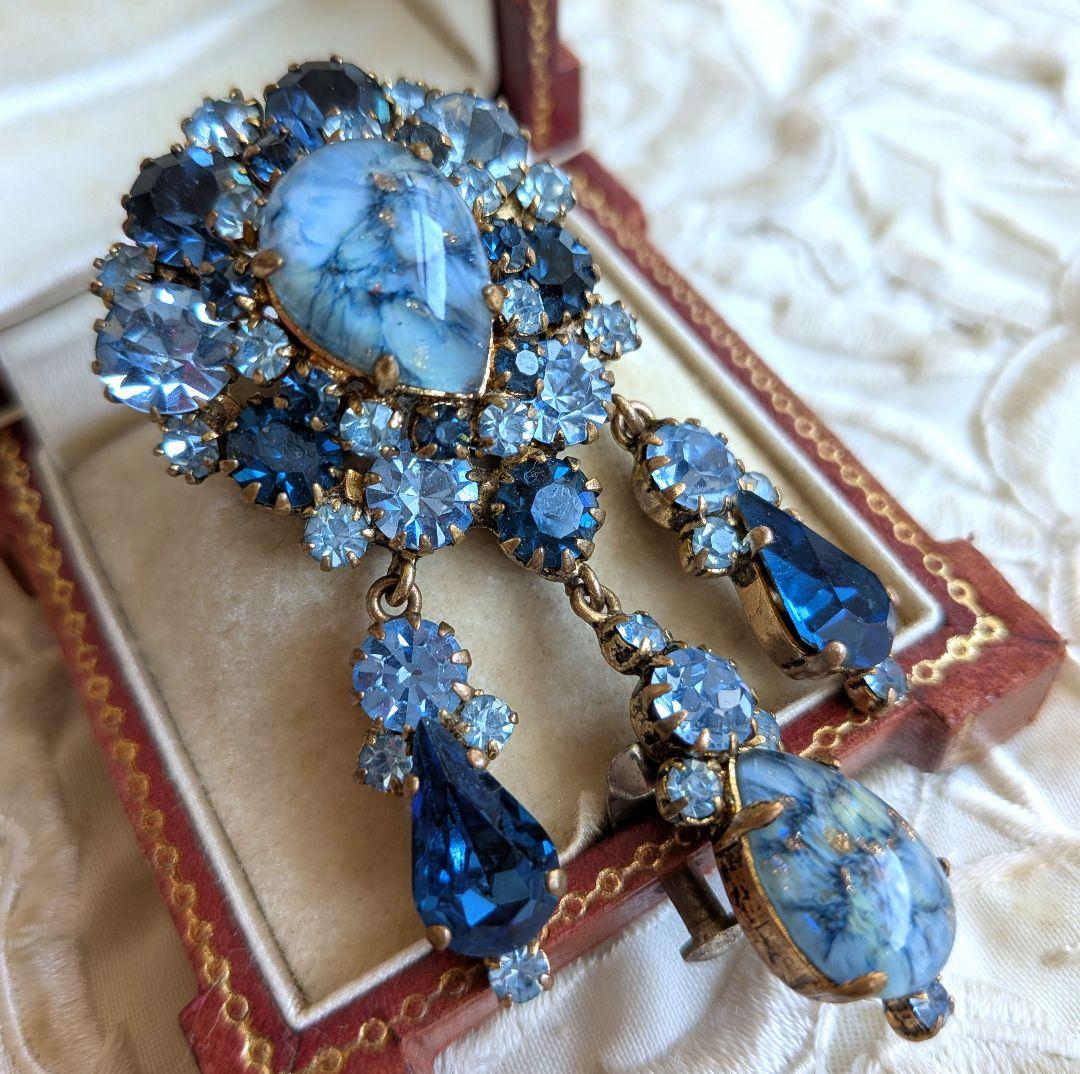 ブルー系 雫型 アートガラス ダングル ブローチ 英国ヴィンテージ