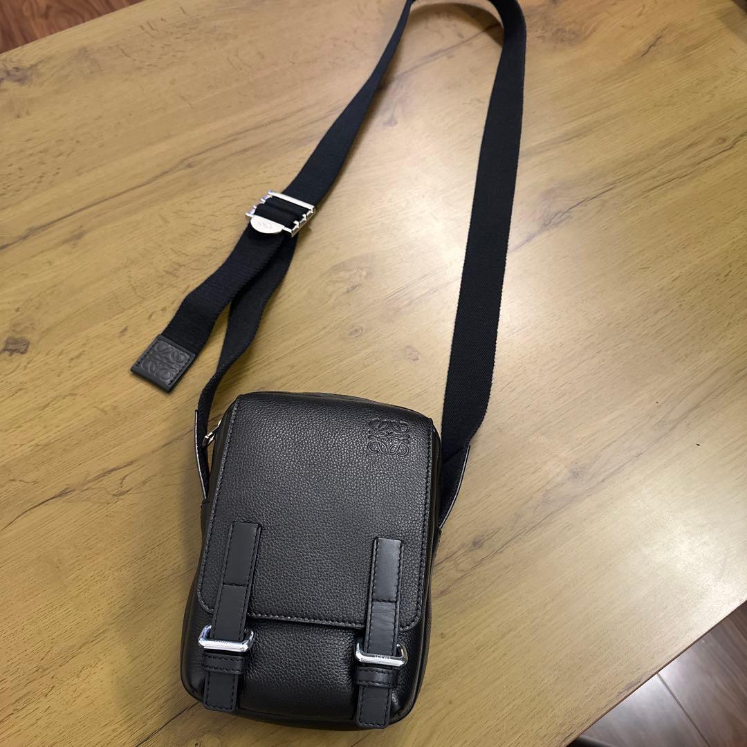 LOEWE ブラック ショルダーバッグ