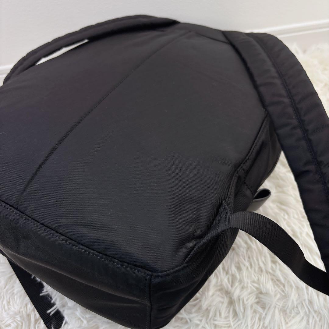 未使用級✨agnes b アニエスベー ナイロンリュック 黒 多ポケット