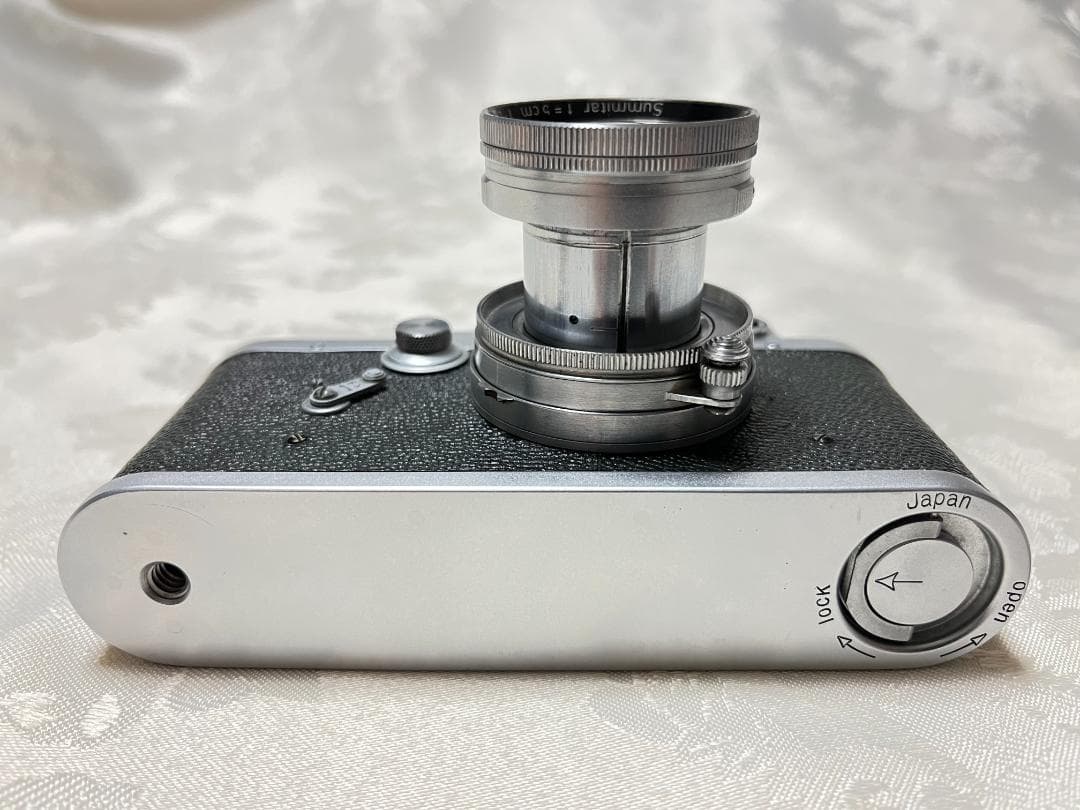 Leotax ライカコピー　レッドダイヤルカメラ とライカSumitar 50