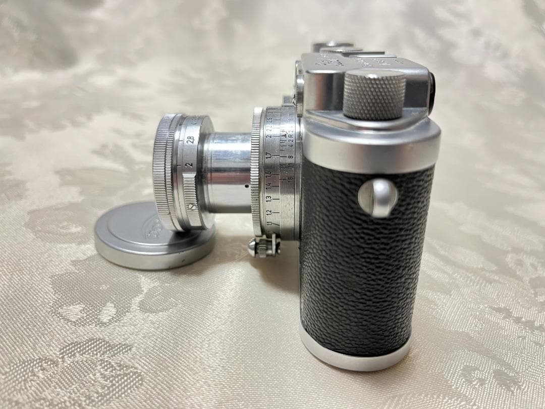 Leotax ライカコピー　レッドダイヤルカメラ とライカSumitar 50