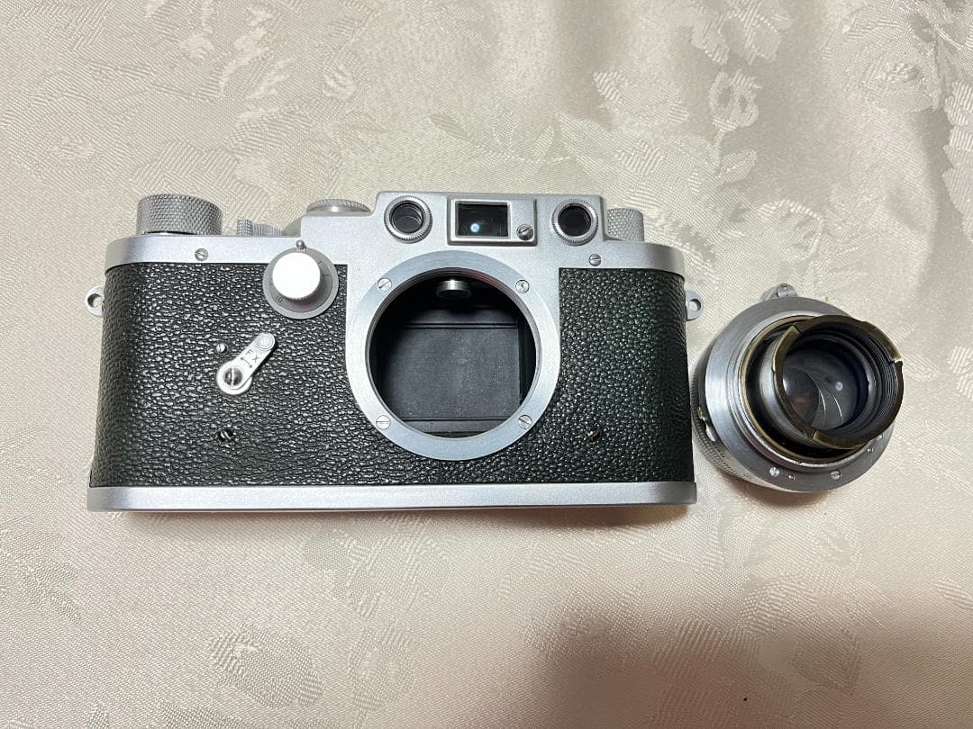Leotax ライカコピー　レッドダイヤルカメラ とライカSumitar 50