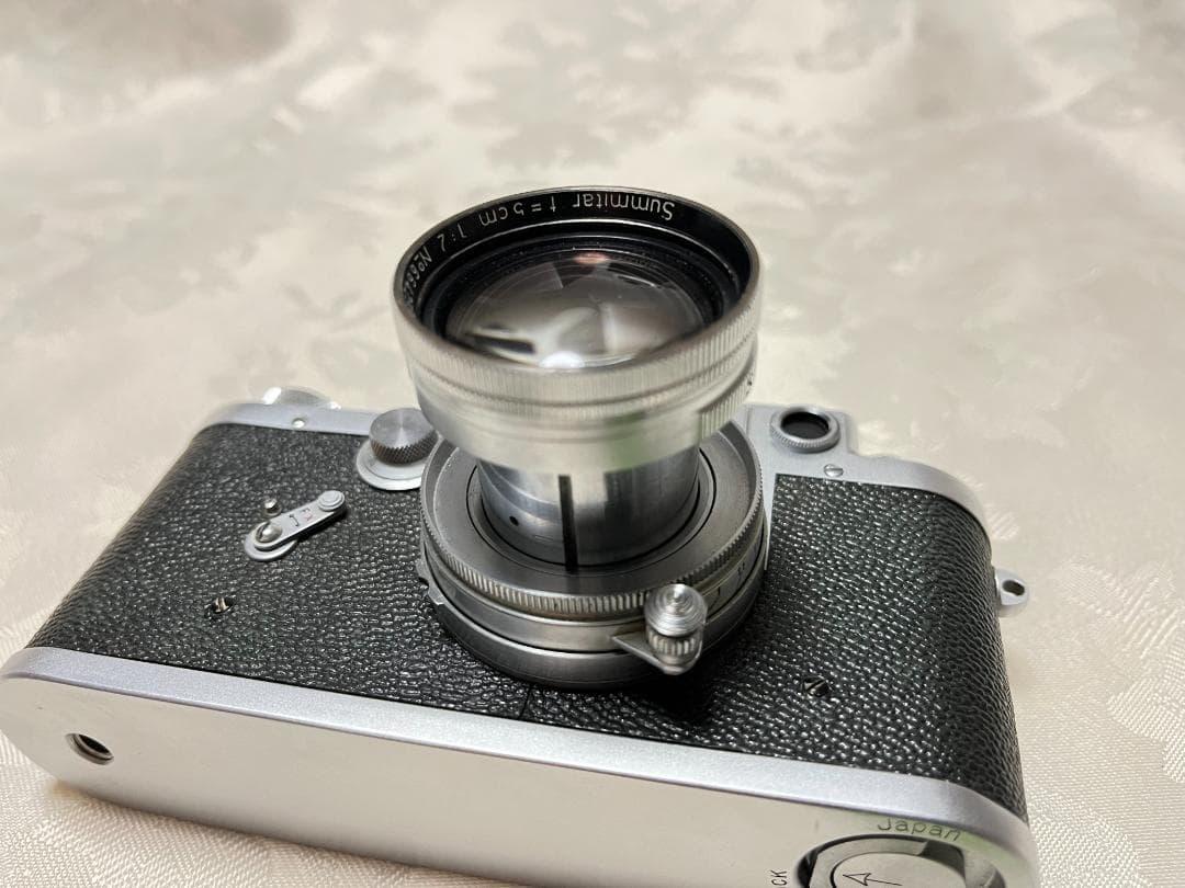 Leotax ライカコピー　レッドダイヤルカメラ とライカSumitar 50
