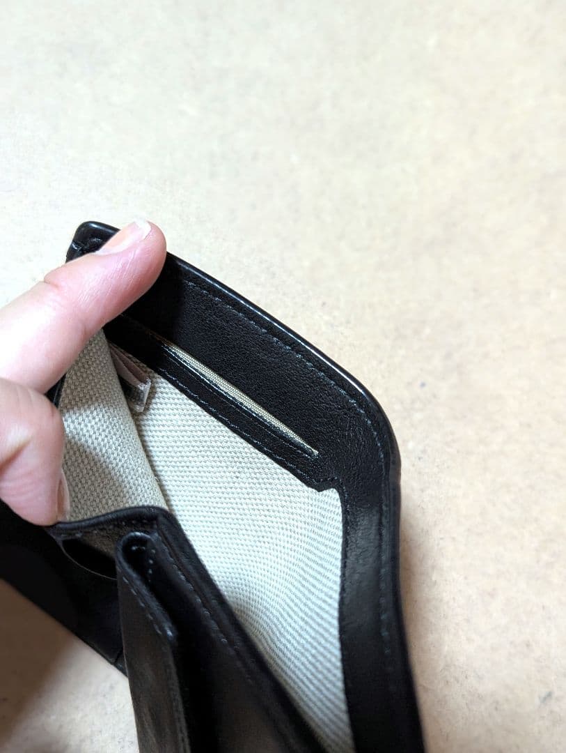 良品☆使用回数少なめJIMMY CHOO 星型スタッズ 黒レザーミニ2つ折り財布